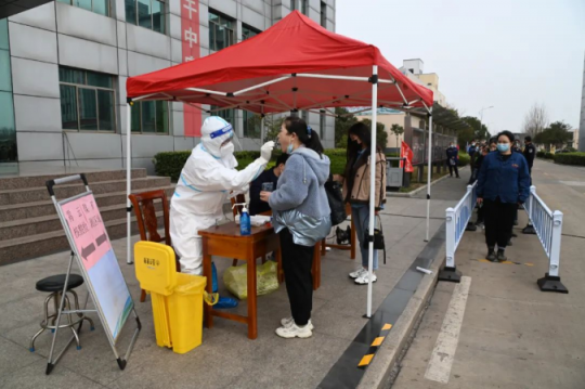 霄云煤礦為職工“搬來”核酸檢測站