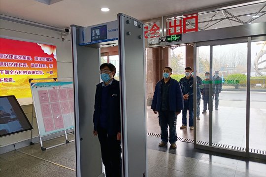 運河煤礦通過式測溫門“上崗 ”嚴把礦區“體溫關”