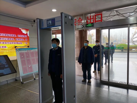 運河煤礦通過式測溫門“上崗 ”嚴把礦區“體溫關”