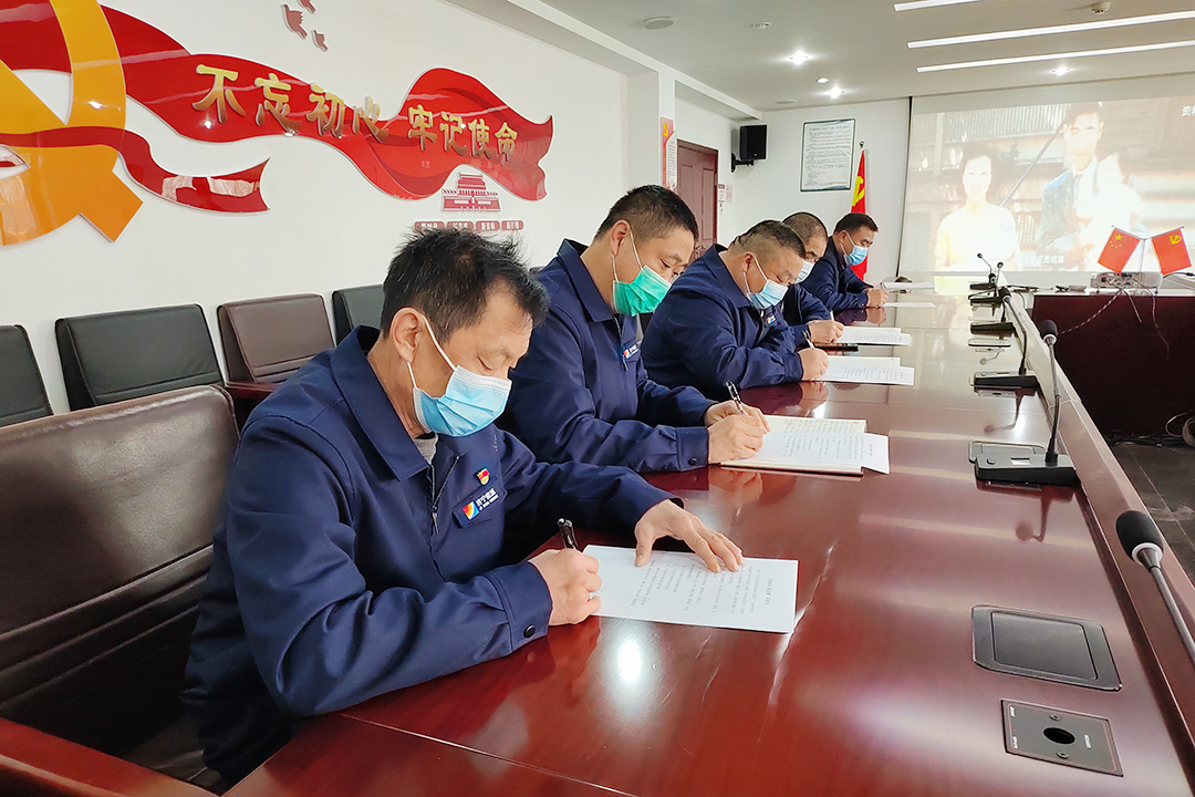 港航躍進港：組織全員簽訂“我服務 我保障”承諾書1.jpg