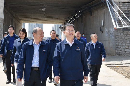 王崇景帶隊到港航建設公司調研指導工作