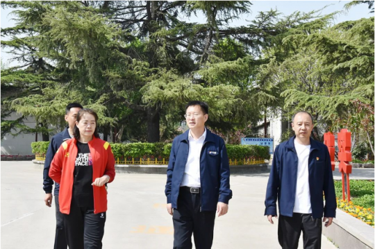 王崇景到港航建設公司調研指導工作