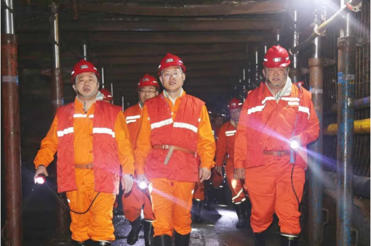 王崇景帶隊到朱家峁煤礦調研指導工作