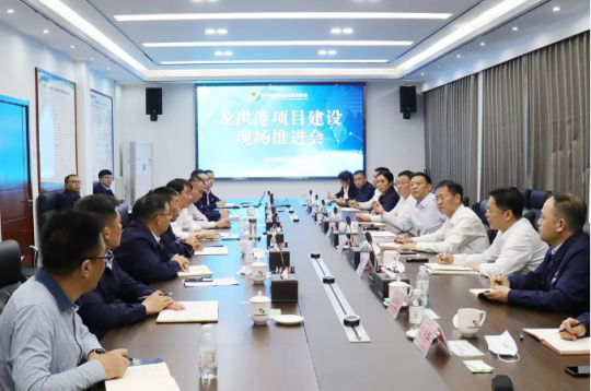 張廣宇主持召開龍拱港項目建設現場推進會
