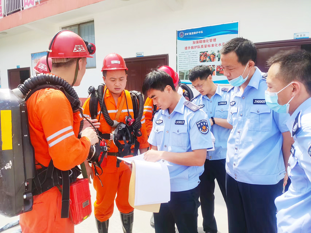 2022年5月18日，國家礦山安全監察局山東局救援指揮中心對濟礦集團救護中隊進行礦山救護隊標準化建設突擊檢查（馮永喜）.jpg