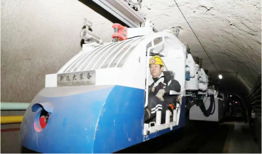 霄云煤礦構建單軌吊“集裝箱”式運輸網絡