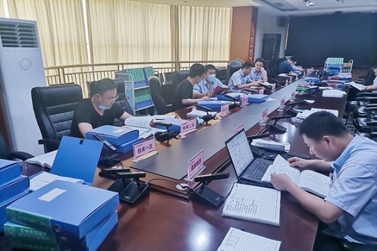 霄云煤礦開展內業資料自查自檢工作