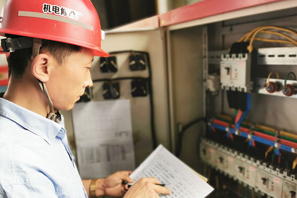 6.2金橋煤礦：金橋煤礦機電修理廠“四勤四抓”擰緊“安全閥”（卓曼麗攝）.jpg