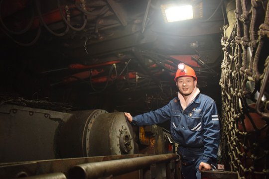 勞模故事丨平凡崗位綻放不一樣的精彩——記濟寧能源運河煤礦綜采二區區長 徐繼兵