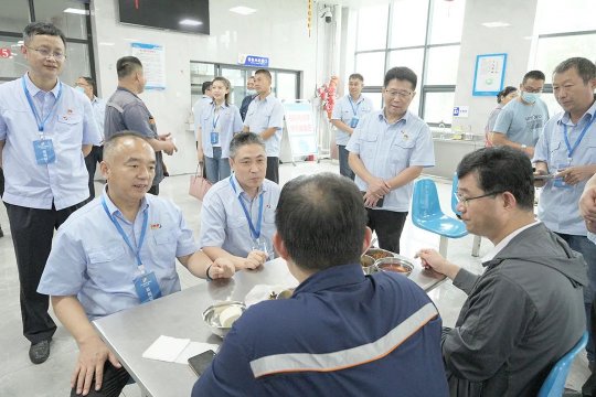 濟寧能源開展職工代表巡視暨“夏送清涼”慰問活動