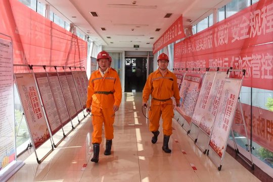 王崇景到安居煤礦檢查指導工作