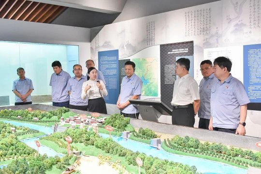 濟寧能源黨委創新學習形式，把黨委理論學習中心組學習搬到現場一線
