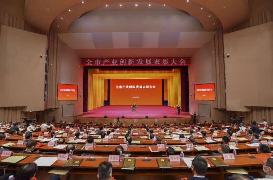張廣宇榮獲2021年度濟寧市功勛企業家稱號