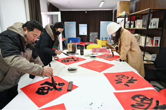 濟寧能源組織開展民意“5”來聽送祝福進社區活動