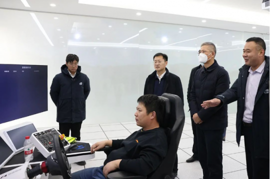 王崇景陪同趙紅森到龍拱港調研