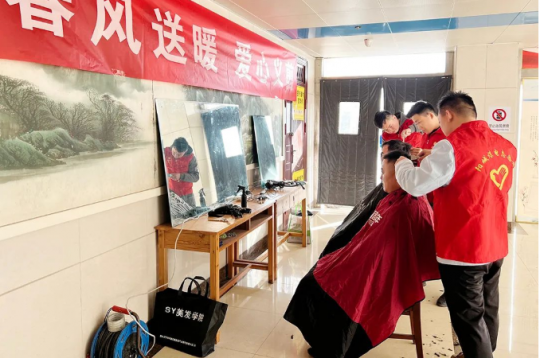 萬眾紅心·文明有我，濟寧能源“萬眾紅心”志愿者在行動