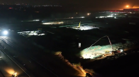 挑燈夜戰施工忙!濟寧能源新能源船舶基地項目奮力沖刺保工期