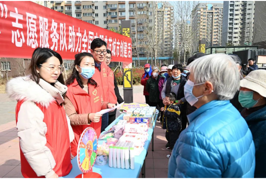 爭創全國文明典范城市丨濟寧能源“萬眾紅心”志愿服務隊走進風韻荷都社區