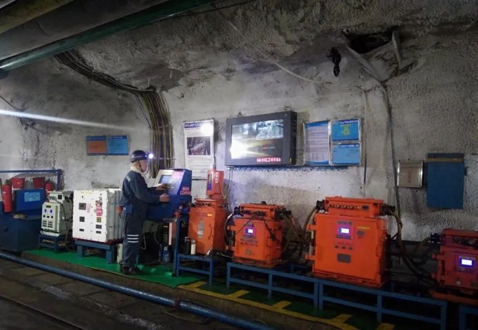 “電子眼”代替“人工”跟車巡查，霄云煤礦無極繩絞車取消“跟車工”減人提效保安全