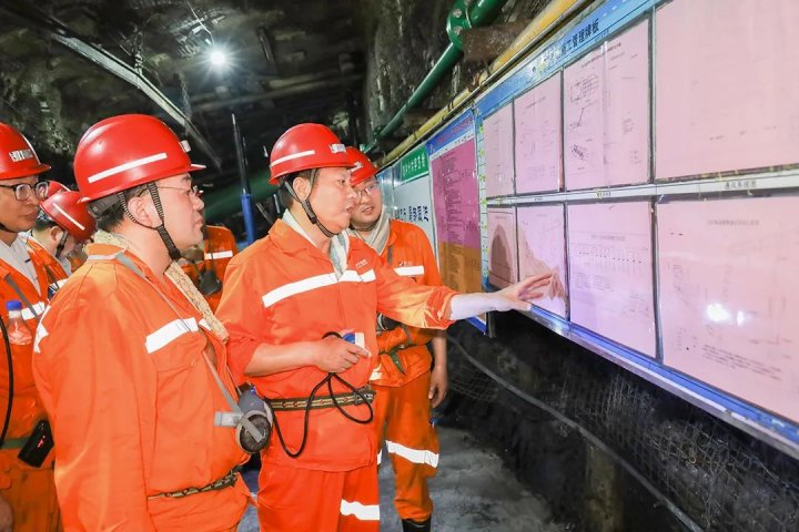 張廣宇到霄云煤礦檢查指導工作