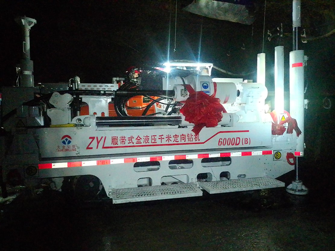 單孔進尺超550米！朱家峁煤礦長距離定向鉆機大顯神通（攝影：張峰）.jpg