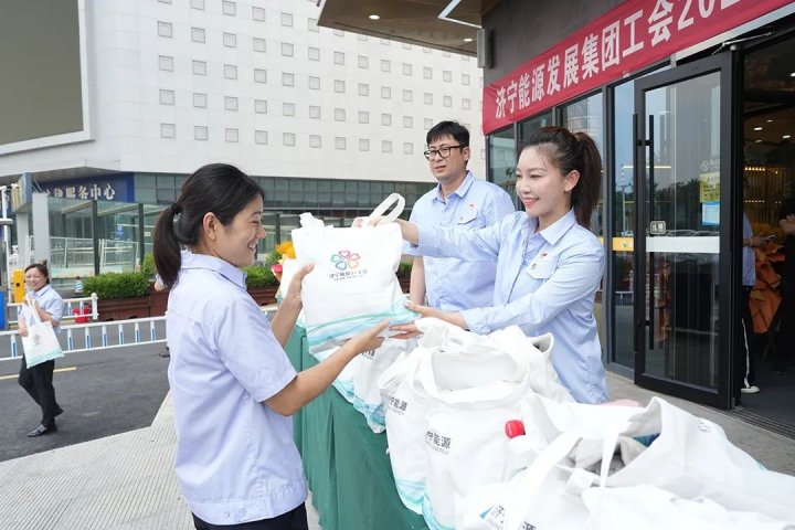 濟寧能源工會開展“關愛職工 夏送清涼”活動