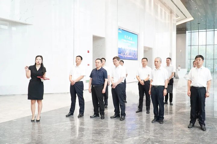 市領導帶隊到湖北港口集團走訪交流洽談合作