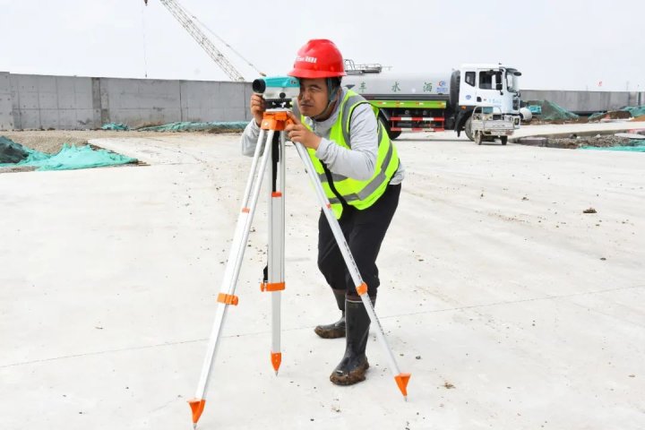 新老黨員齊上陣，港建公司用行動踐行黨員本色