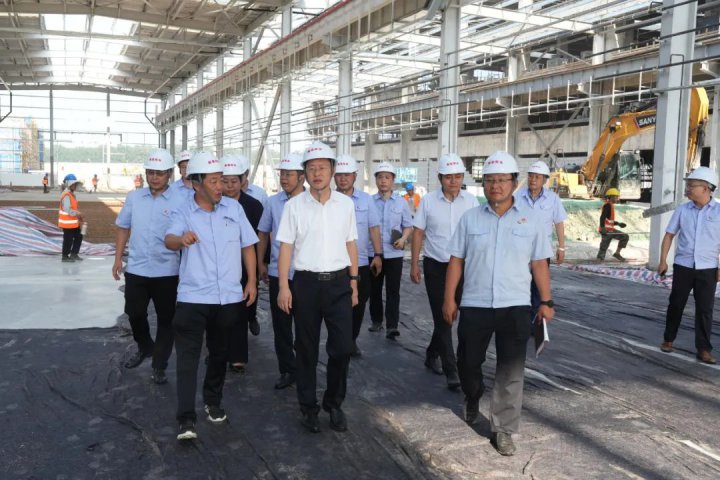 王崇景帶隊到相關企業檢查指導工作