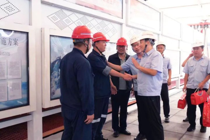 張廣宇中秋佳節到梁山港慰問一線干部職工
