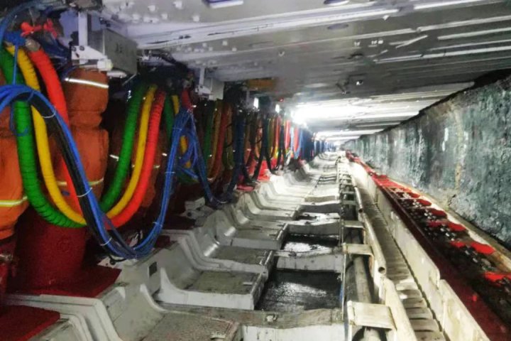 朱家峁煤礦1306智能化工作面聯合試運轉一次成功