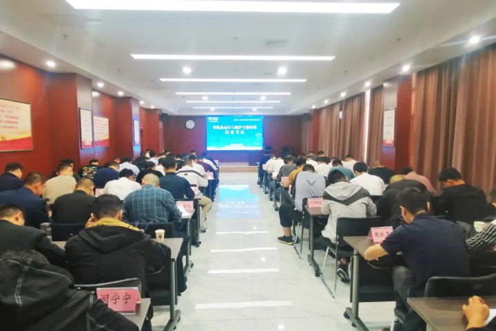 濟寧能源舉辦提升運輸“大會戰“單軌吊專題培訓