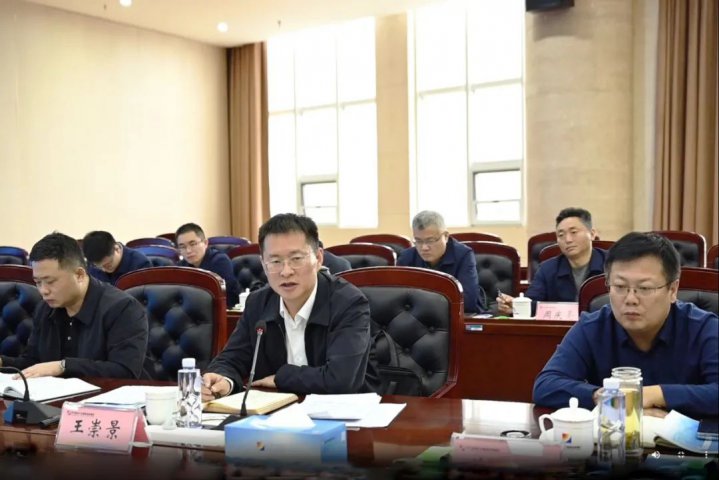 濟寧能源組織召開煤礦企業標準化對標學習現場會暨11月份安全辦公會議