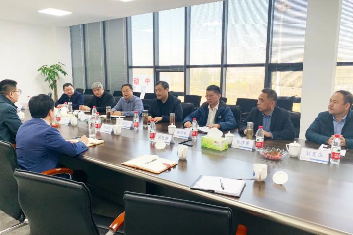 市國資委領導帶隊到魚臺中泰煤化洽談合資合作，助力新能源船舶產業