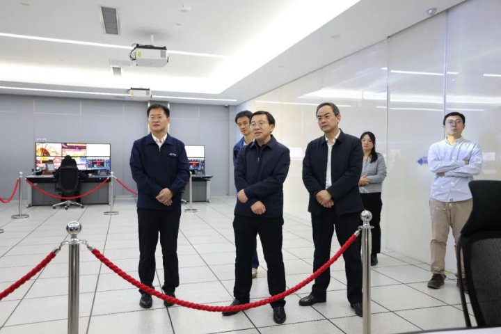 省政府發展研究中心領導到龍拱港調研