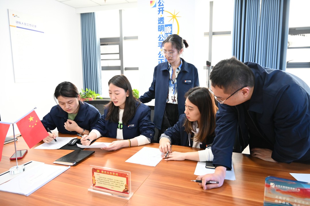 立足招標服務職責（地點：正則招標1116，拍攝人：靳溢欣）_網站.jpg