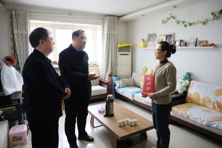 市國資委領導帶隊走訪慰問濟寧能源困難黨員