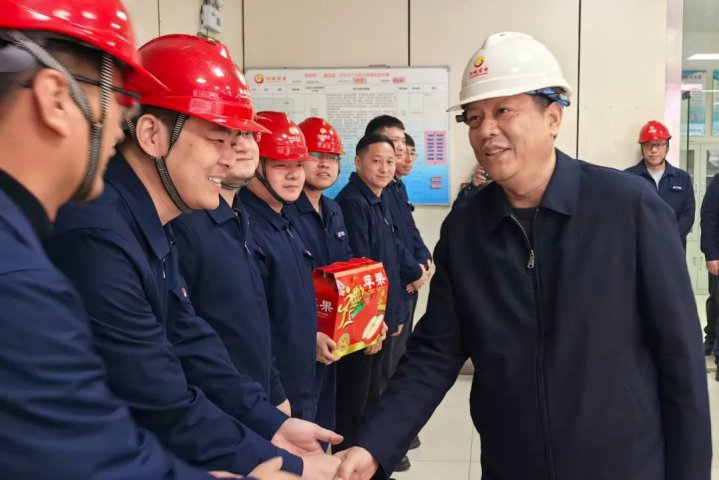 張廣宇大年初一到陽城煤電看望慰問一線干部職工