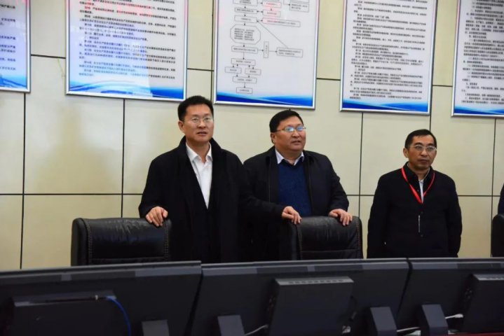 王崇景春節期間到金源煤礦走訪慰問干部職工