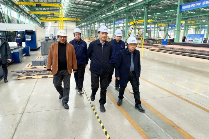 張廣宇到智慧新鋼、濟州港區糧食產業園調研指導工作