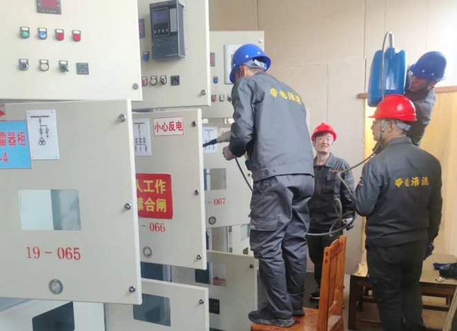 陽城煤礦配電設備帶電“沖涼”助力迎峰度夏