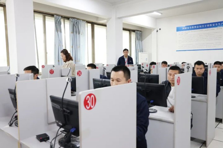 濟寧能源集團掘進機司機技能比武活動圓滿結束