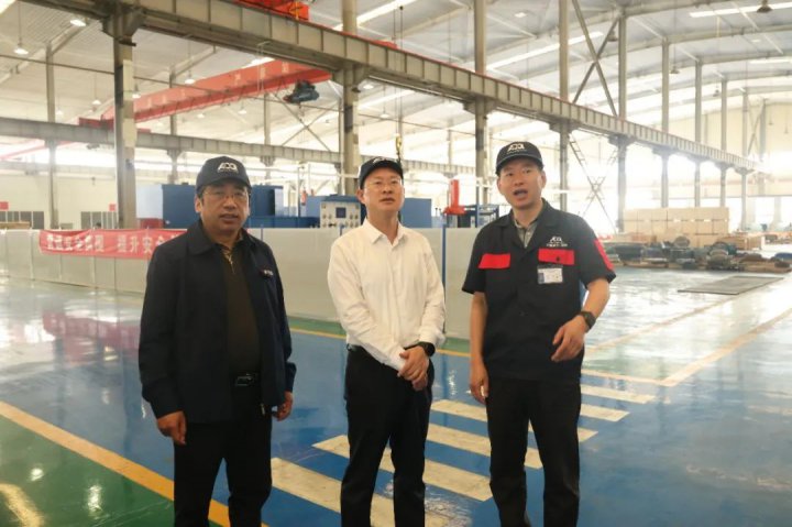 王崇景到精密制造產業園調研指導工作