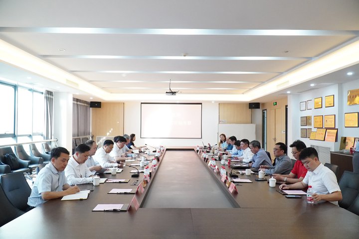 濟寧能源集團與華夏一號合作推進會在揚中市召開