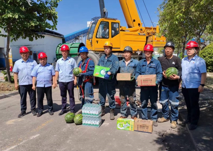 花園煤礦黨委班子成員到基層一線進行慰問_副本.jpg