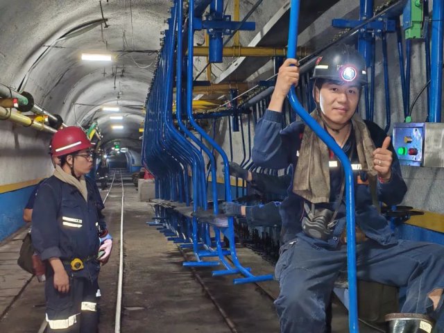 花園煤礦平巷架空乘人裝置鋪就職工幸福路