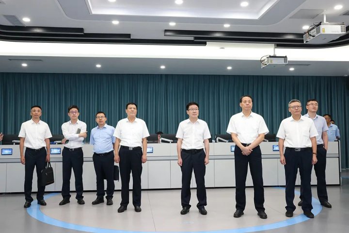 青島銀行客人到濟寧能源集團參觀調研