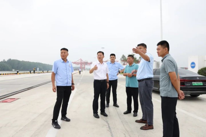 王崇景到相關企業督導重點項目建設情況