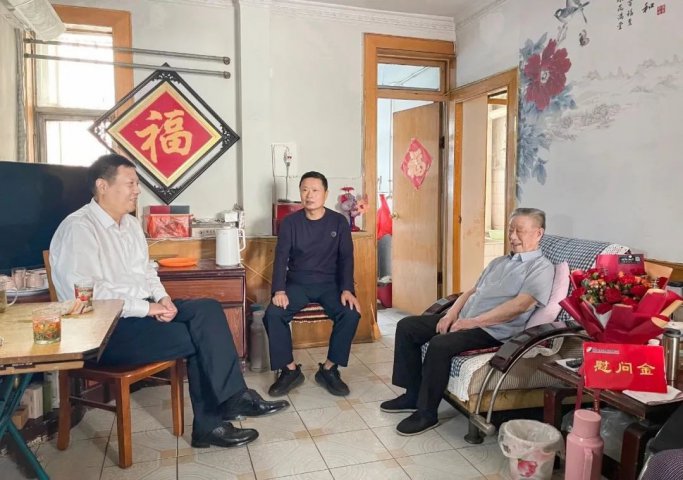 濟寧能源集團領導帶隊走訪慰問老干部、老黨員