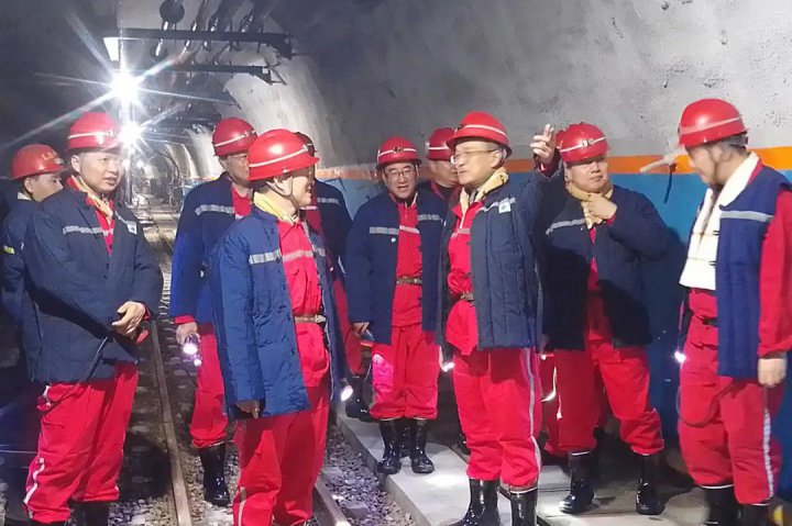 國家礦山安全監察局山東局領導到雙合煤礦檢查指導工作